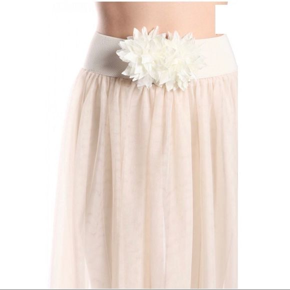 NWT Anthropologie Tulle Skirt with Flower Detail - Picture 3 of 5